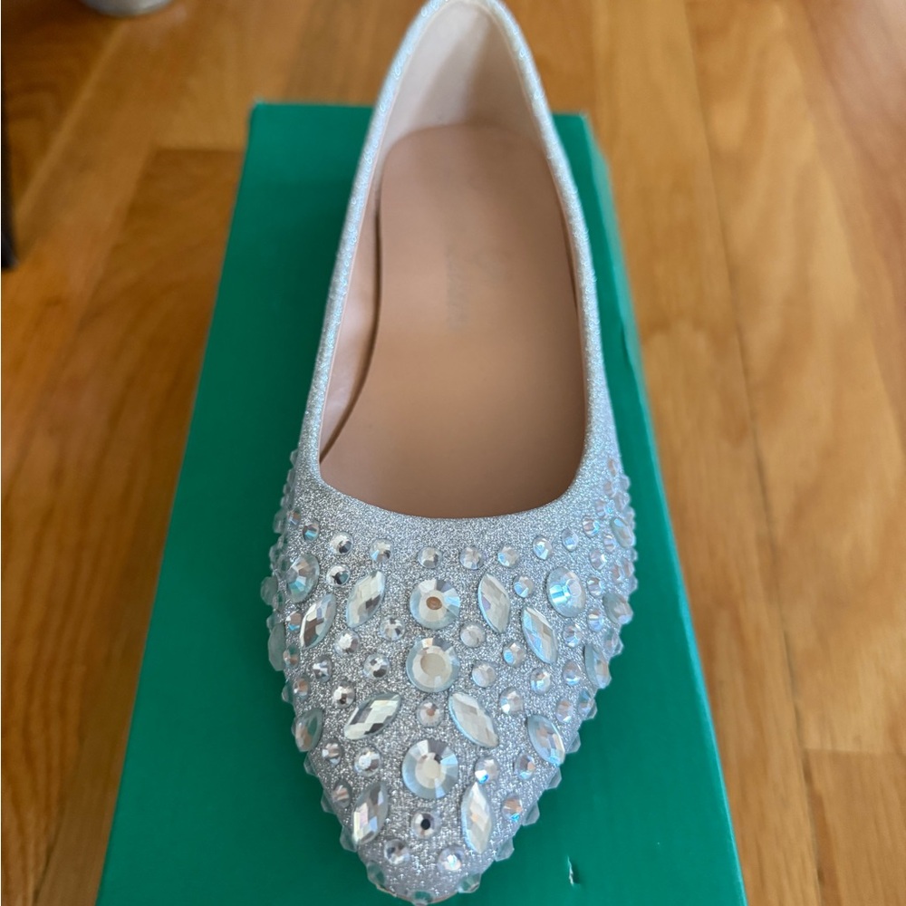 Lauren Lorraine Sparkling Silver Flats NEW IN BOX SZ 6